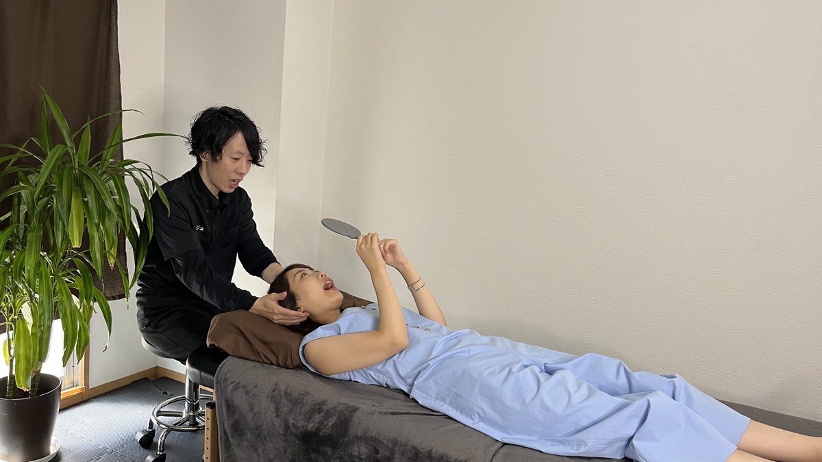 顎関節・表情筋トレーニング